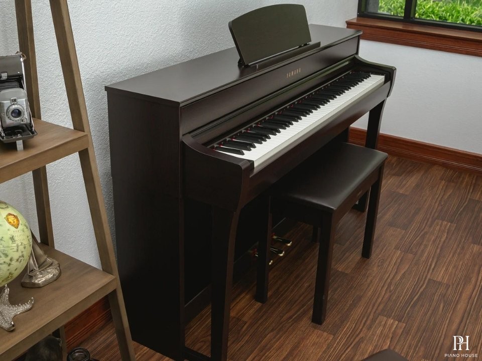 YAMAHA CLP-735 R