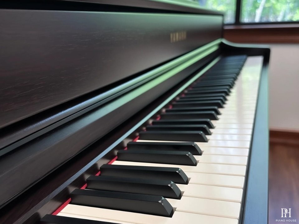 YAMAHA CLP-735 R