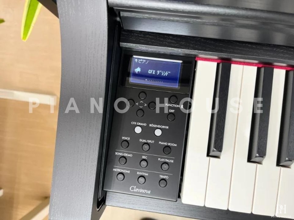 YAMAHA CLP-745 B