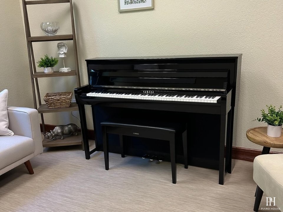 YAMAHA CLP-785 PE