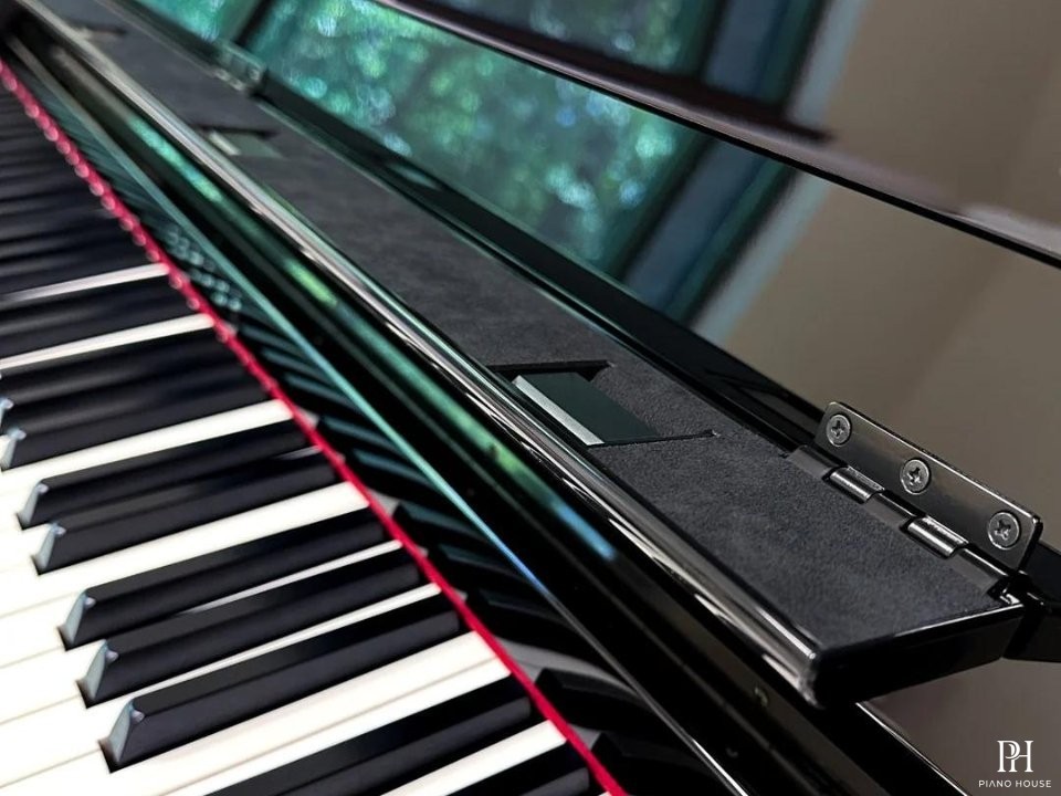 YAMAHA CLP-785 PE