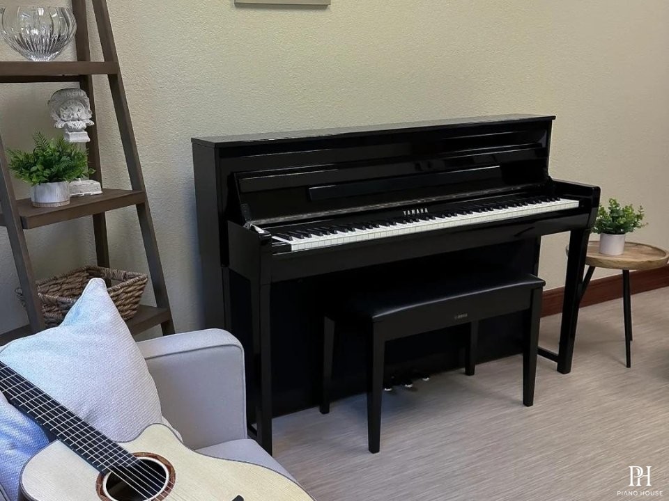 YAMAHA CLP-785 PE