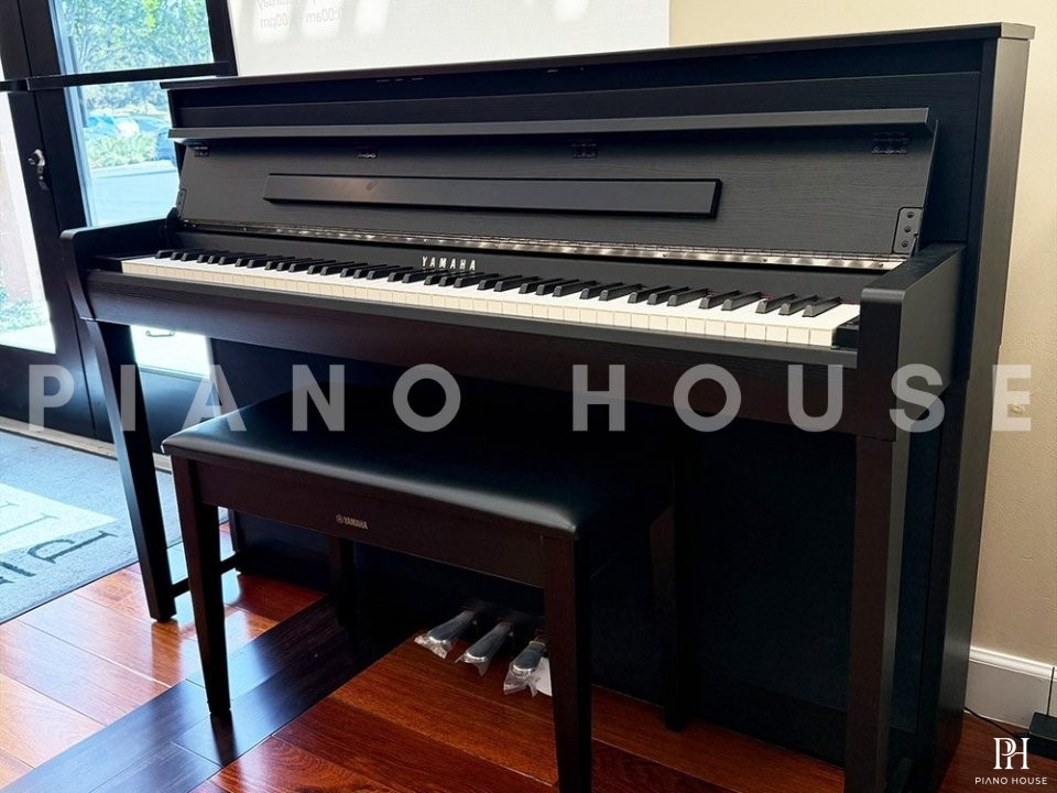 YAMAHA CLP-785 B (USED)