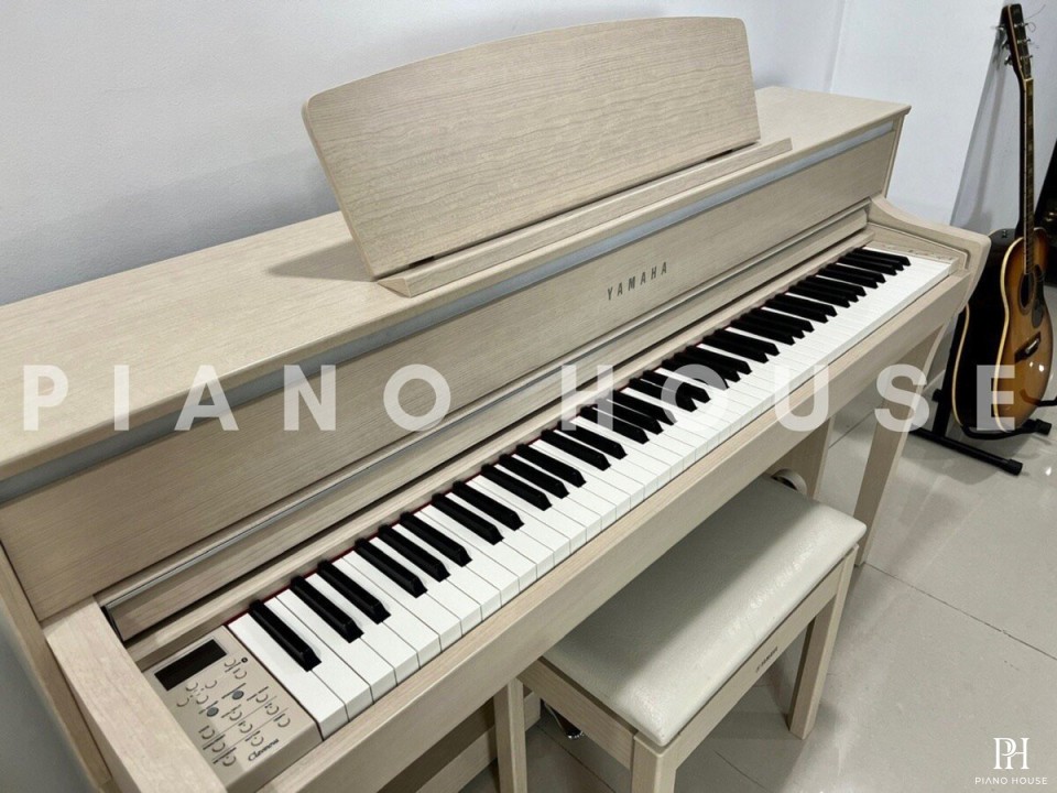 YAMAHA CLP-675 WA