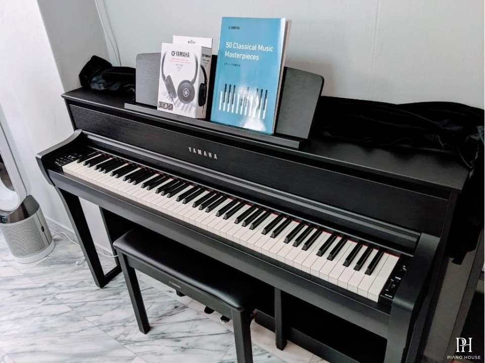 YAMAHA CLP-735 B