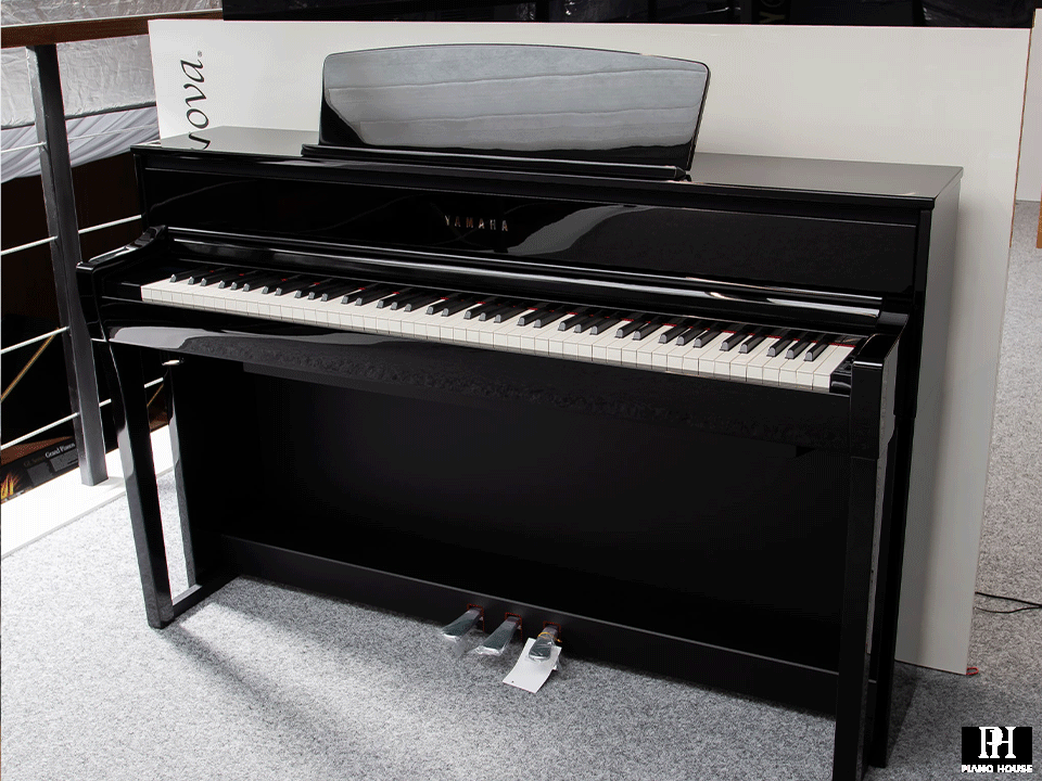 YAMAHA CLP-775 PE
