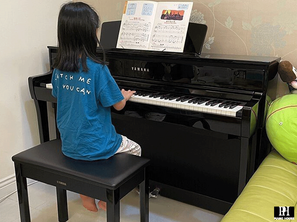 YAMAHA CLP-775 PE