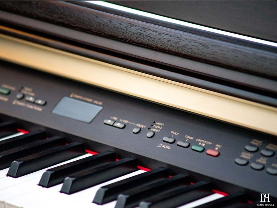 YAMAHA CLP-130