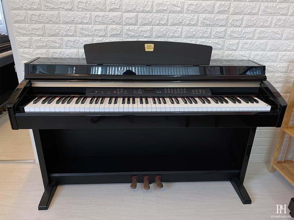 YAMAHA CLP-230 PE
