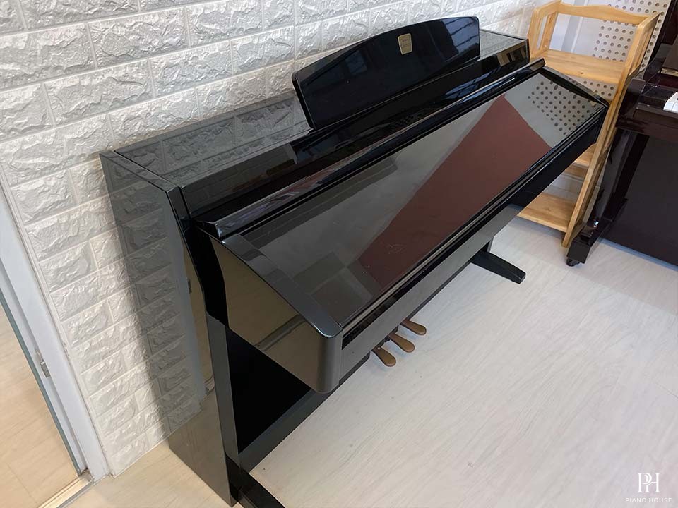 YAMAHA CLP-240 PE
