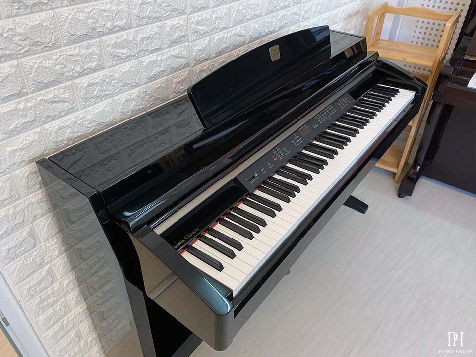 YAMAHA CLP-240 PE