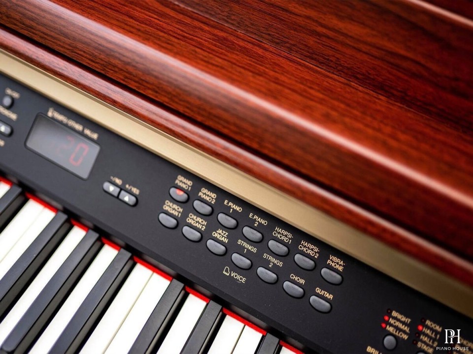 YAMAHA CLP-230 M