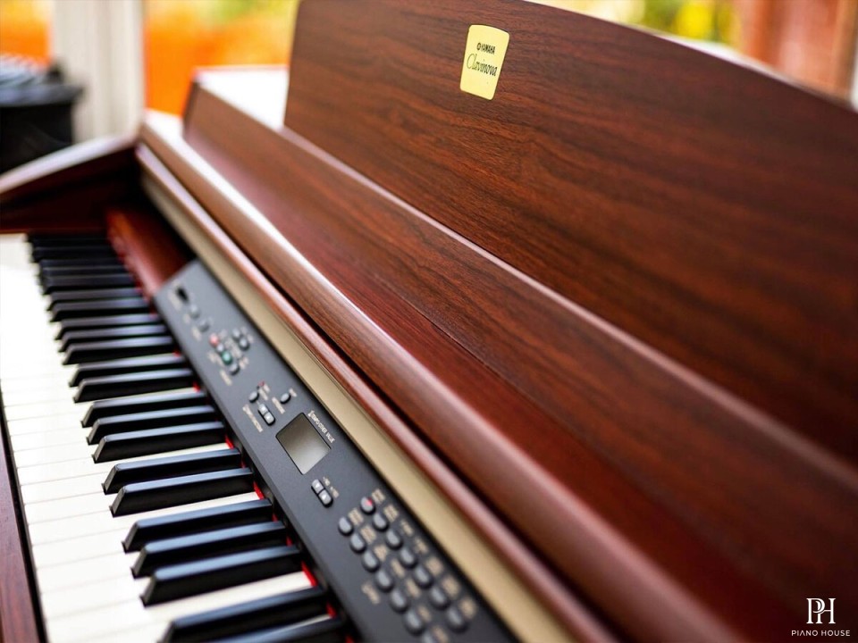 YAMAHA CLP-230 M