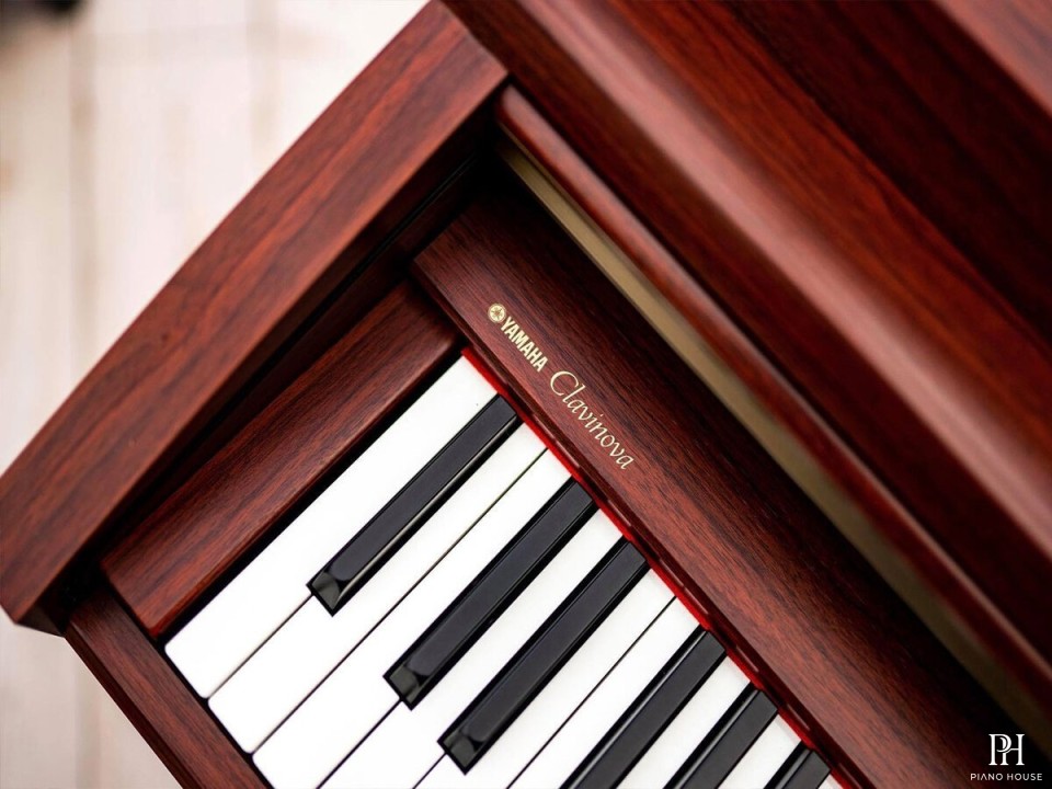 YAMAHA CLP-230 M