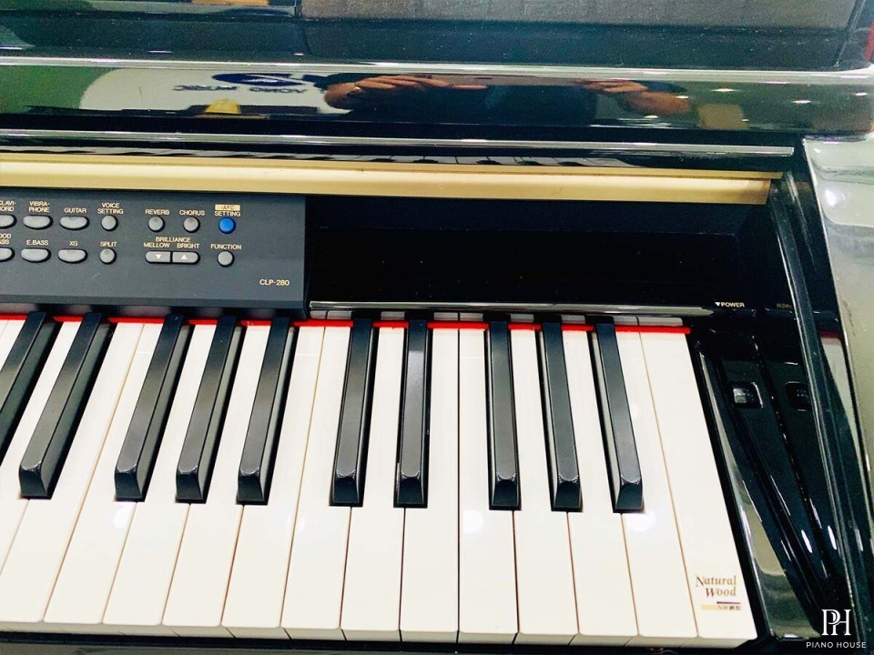 YAMAHA CLP-280 PE