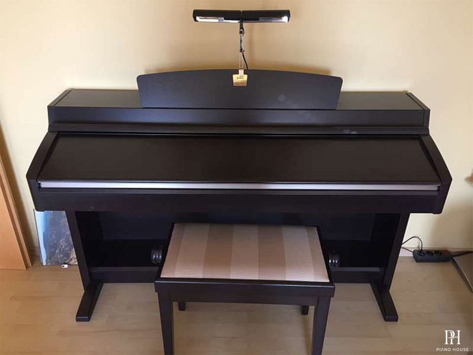 YAMAHA CLP-230 R