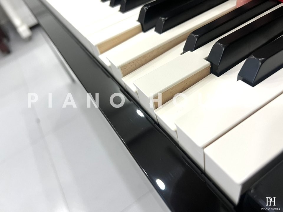 YAMAHA CLP-480 PE