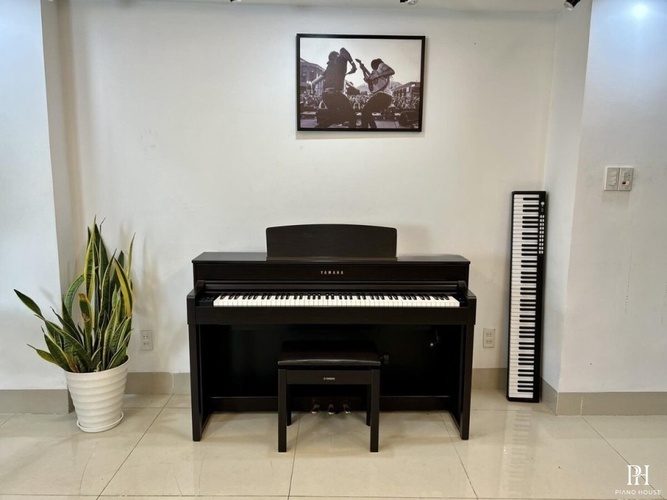 YAMAHA CLP-535 R