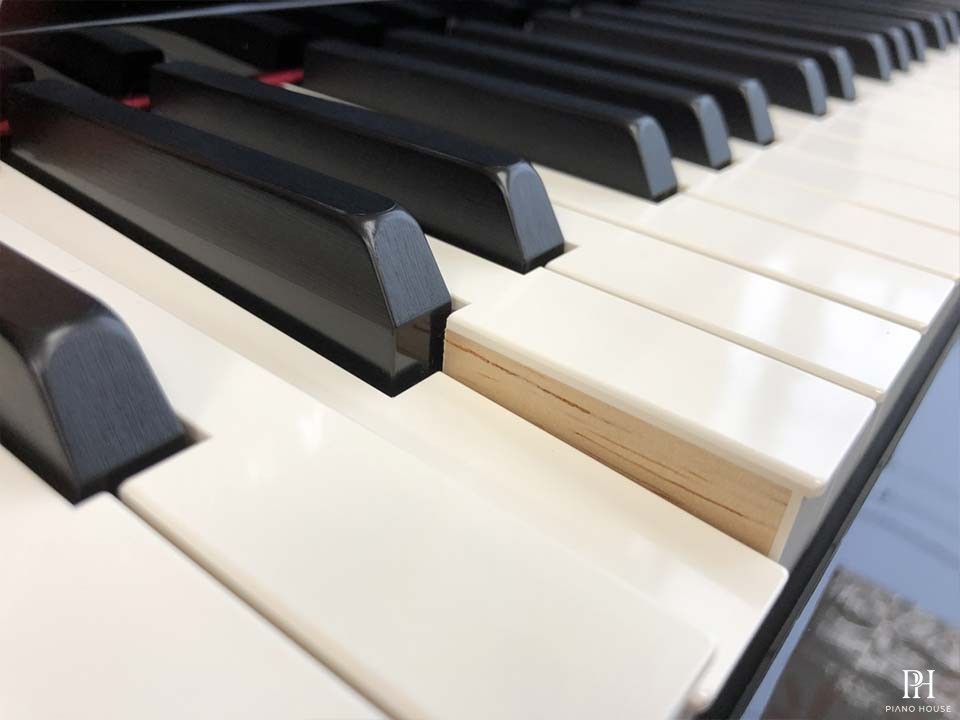 YAMAHA CLP-645 PE