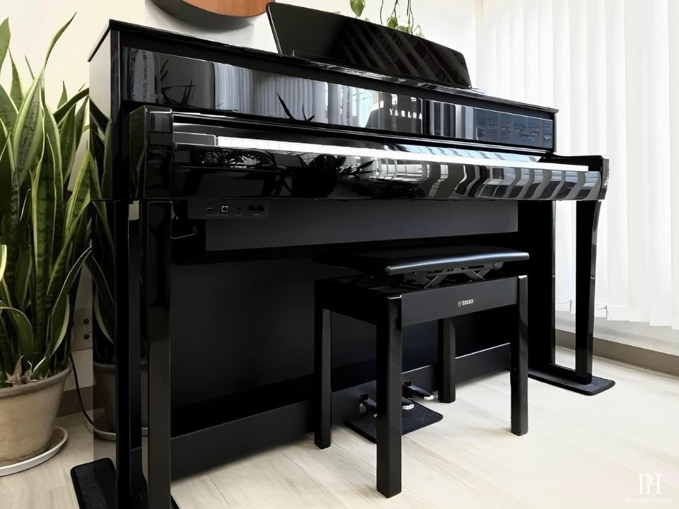 YAMAHA CLP-675 PE