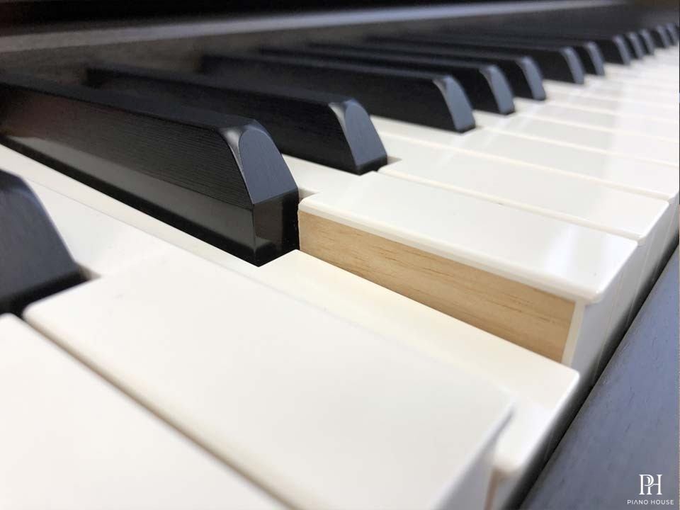 YAMAHA CLP-675 DW