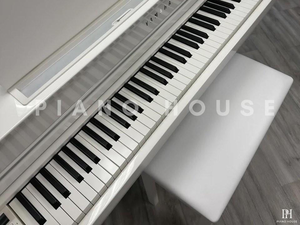 YAMAHA CLP-765GP WH (USED)