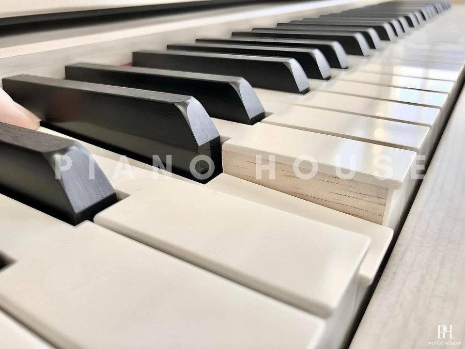 YAMAHA CLP-745 WA (USED)