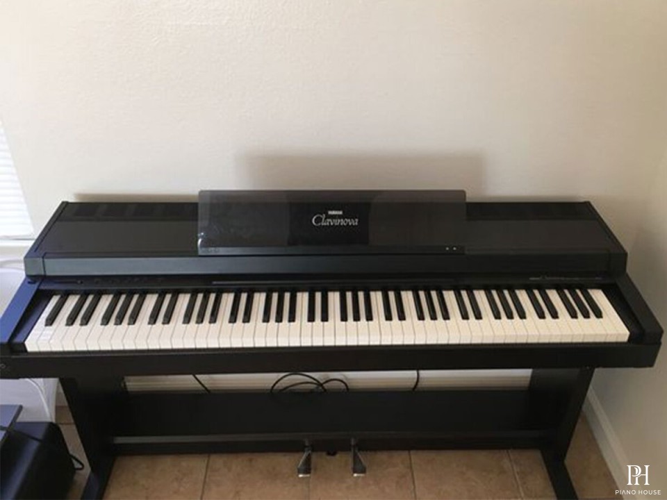 YAMAHA CLP-300