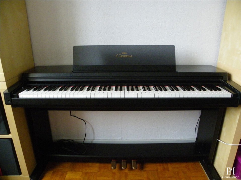 YAMAHA CLP-550