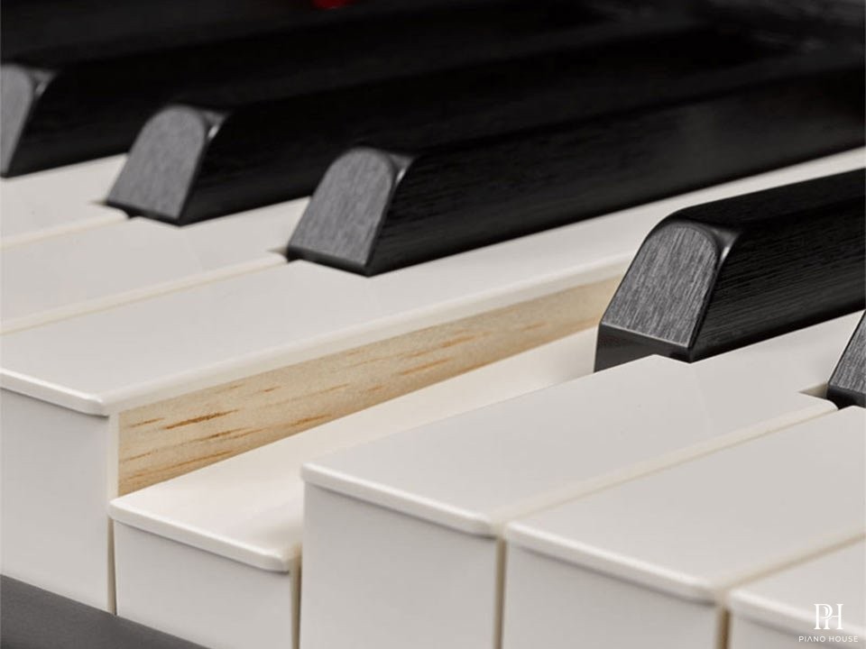 YAMAHA CLP-545 B