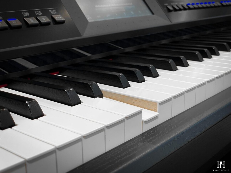 Yamaha CVP-905 B
