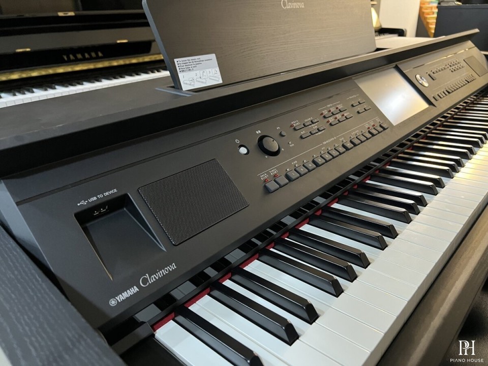 YAMAHA CVP-709 B