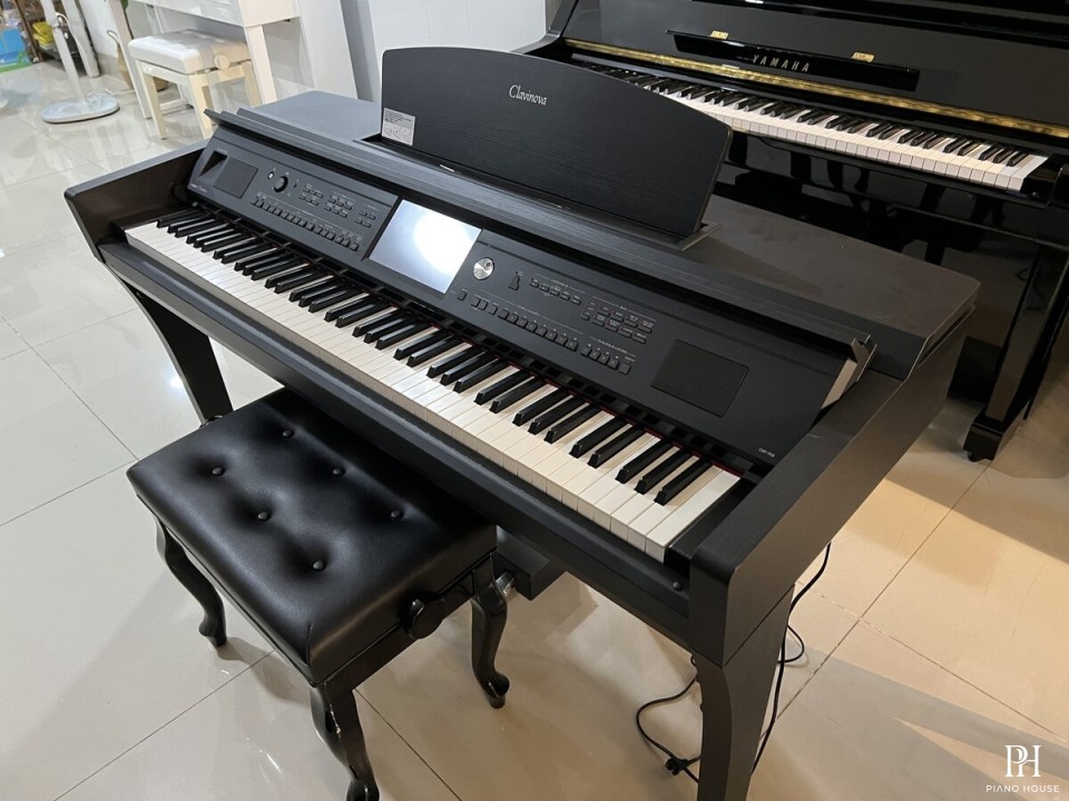 YAMAHA CVP-709 B