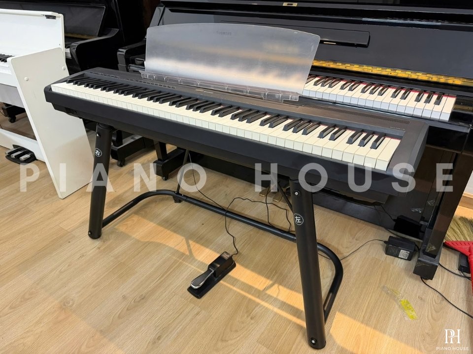 YAMAHA P-95