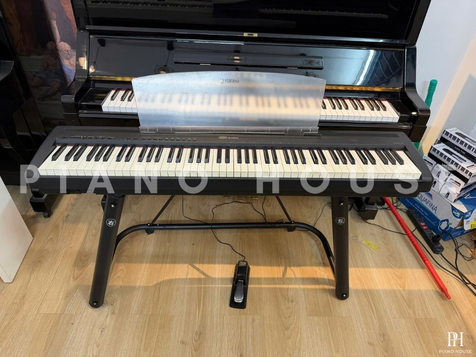 YAMAHA P-95