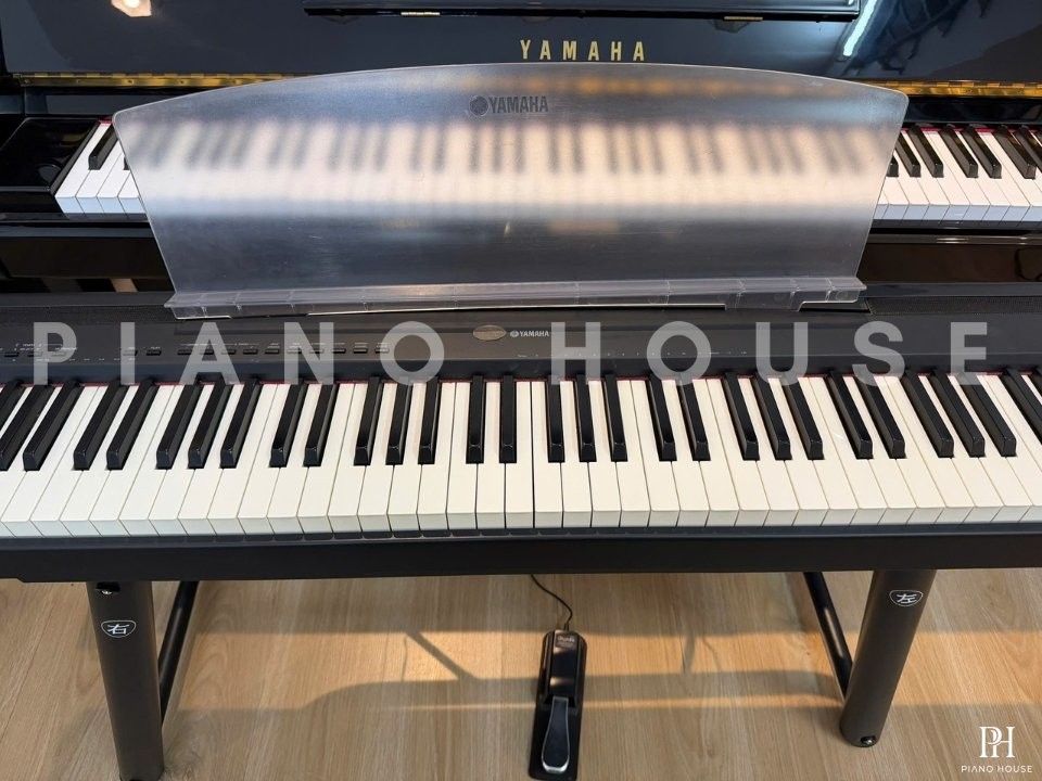 YAMAHA P-95