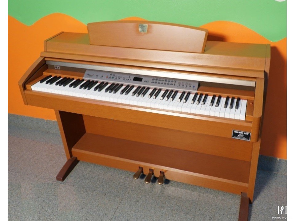 Yamaha CLP-240C