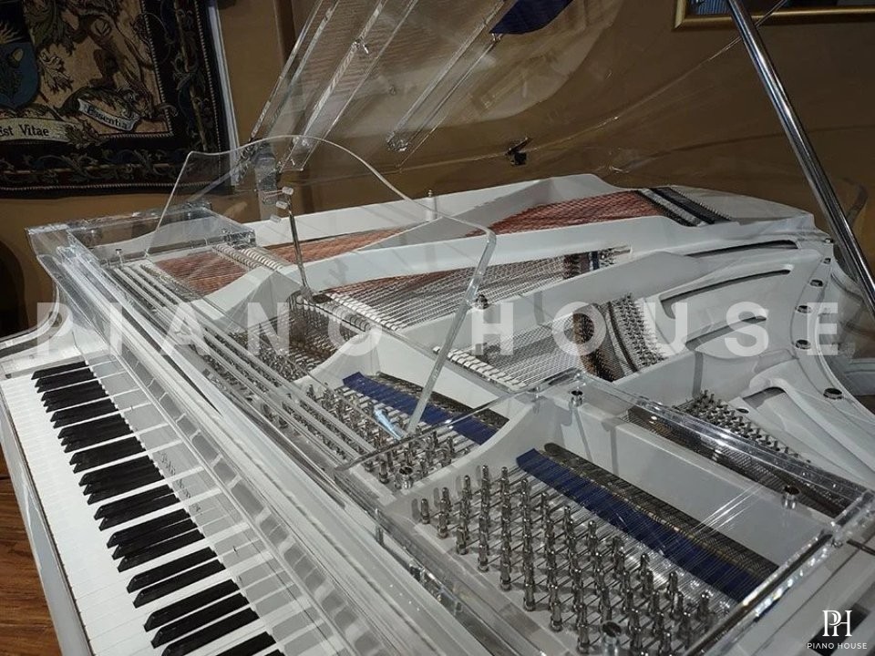 Blüthner Crystal Edition