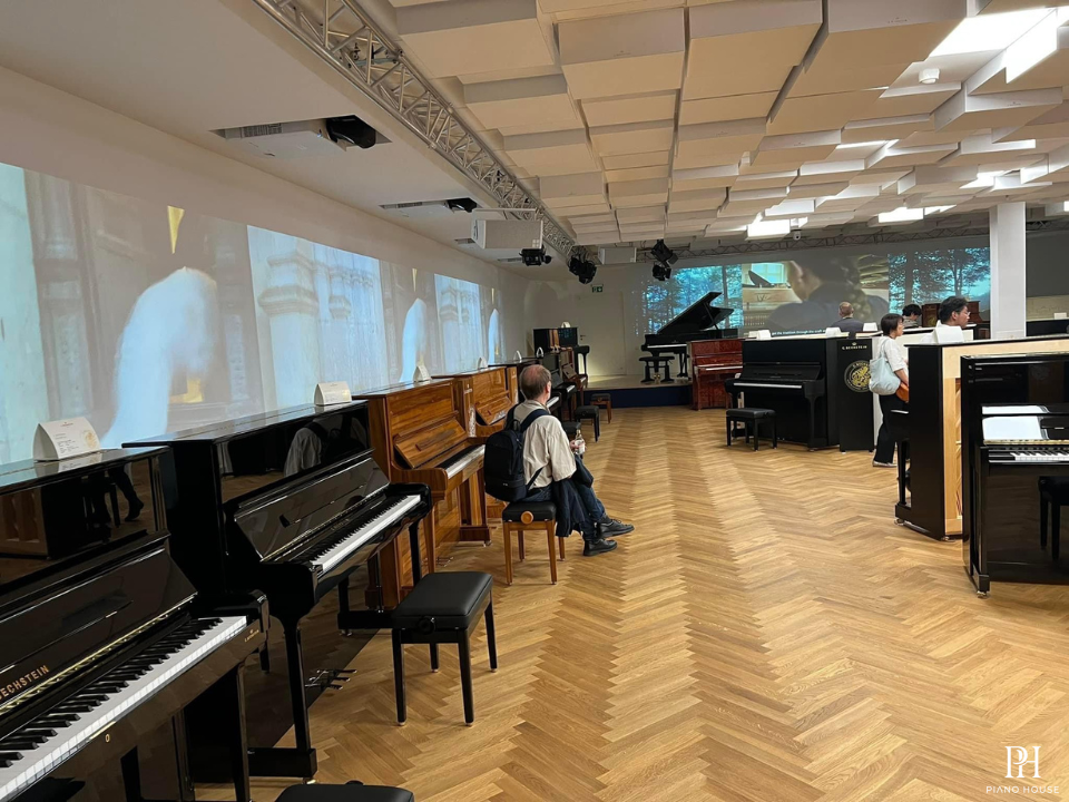 C.Bechstein C8 (Master Upright)