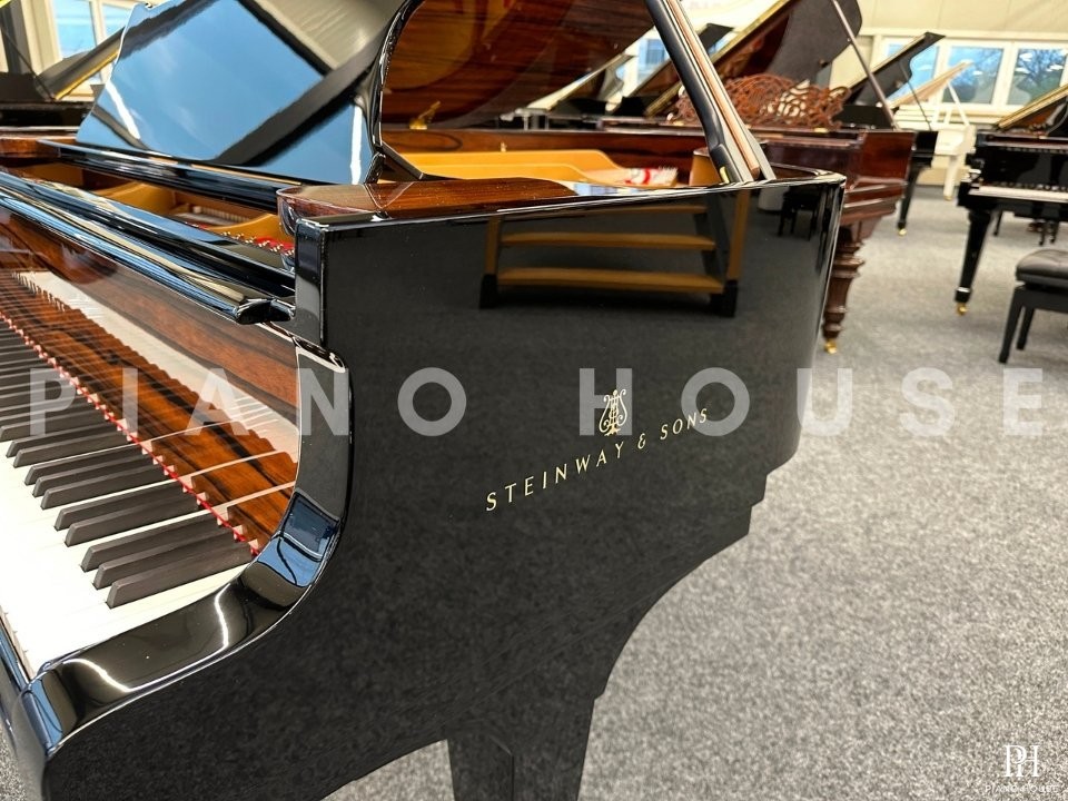STEINWAY MODEL O-180 (Macassar & Polish Ebony)