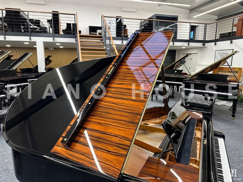 STEINWAY MODEL O-180 (Macassar & Polish Ebony)