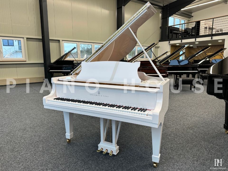 STEINWAY MODEL O-180 (White)