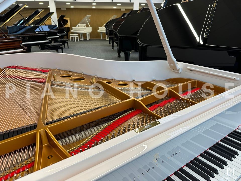 STEINWAY MODEL O-180 (White)