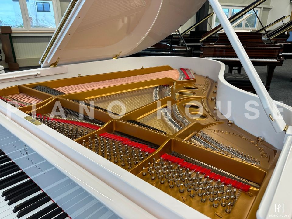 STEINWAY MODEL O-180 (White)