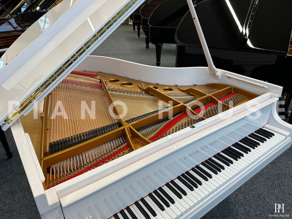 STEINWAY MODEL O-180 (White)