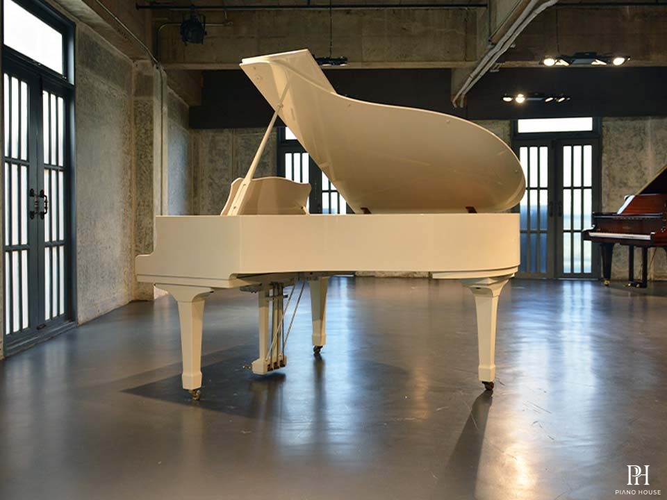 YAMAHA C3 Wh