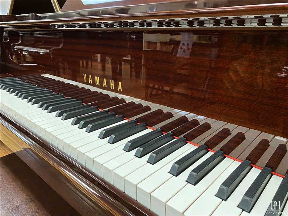 YAMAHA C3 MH