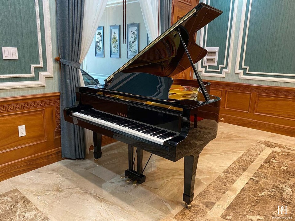 YAMAHA C7A