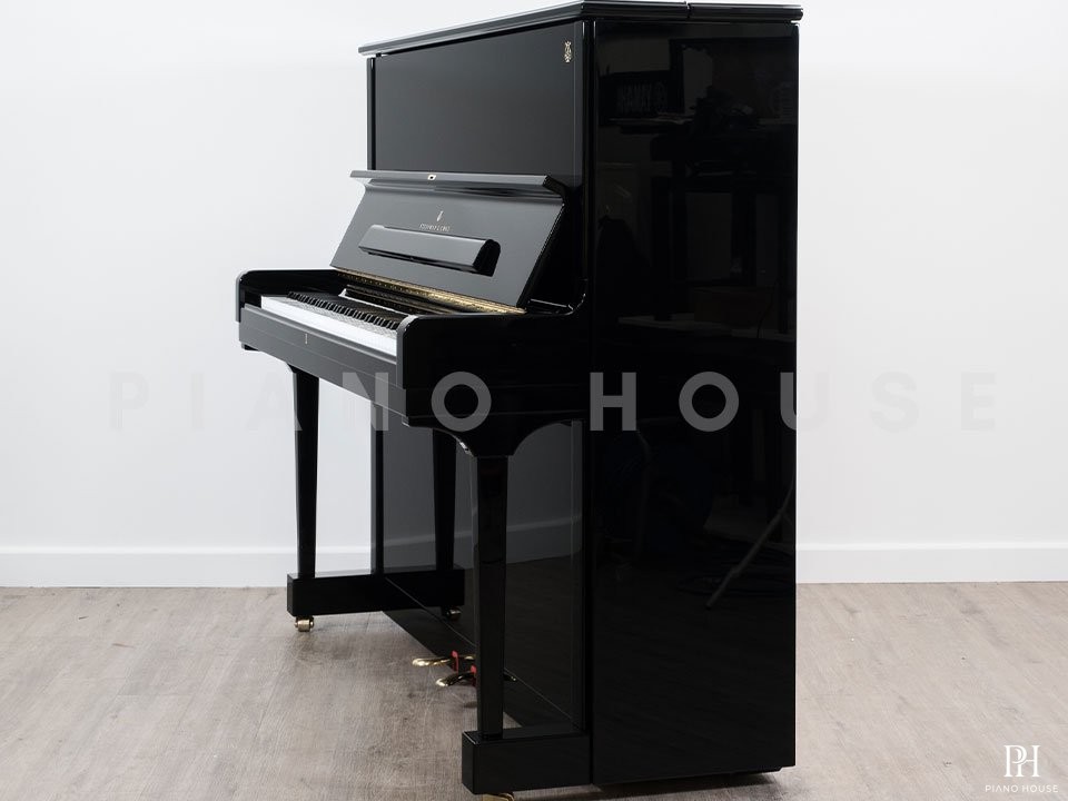 STEINWAY K-132 C2010