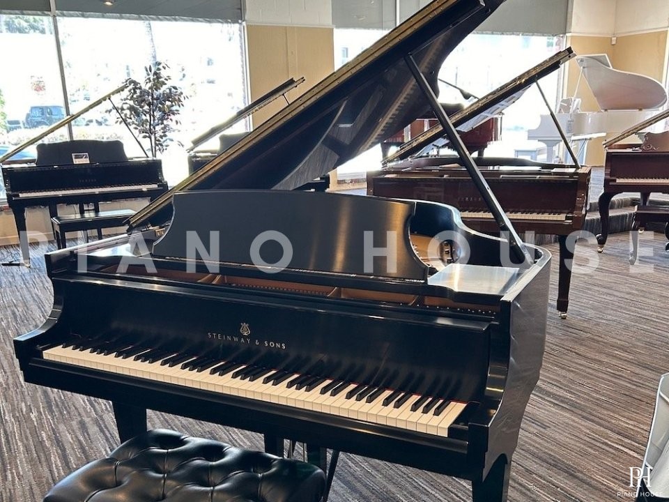 STEINWAY MODEL M (USED)